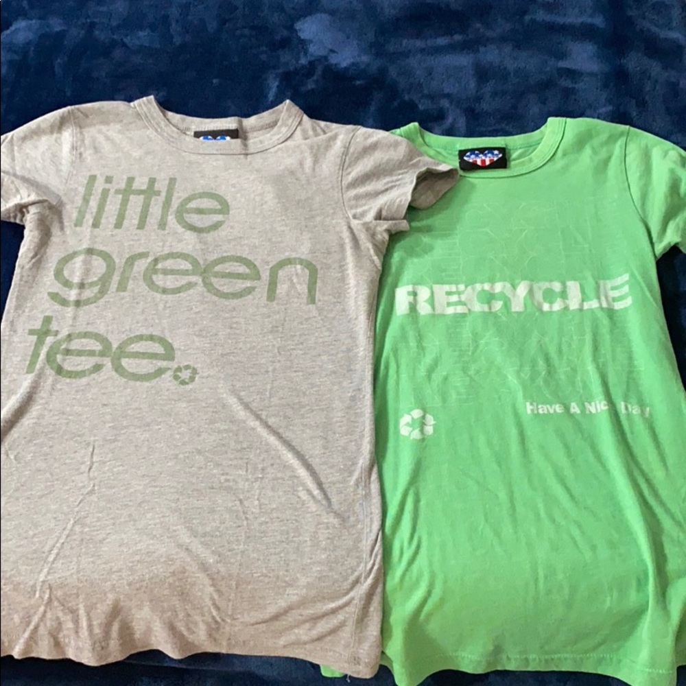 2 Junk Food T-shirts - Size Small